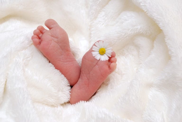 Scientific Study Shows That Barefoot Babies Are Smarter And Have Better