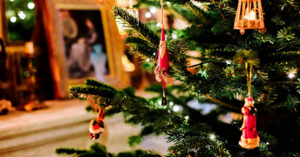 Psychologists Claim That Putting Out Christmas Decorations Earlier