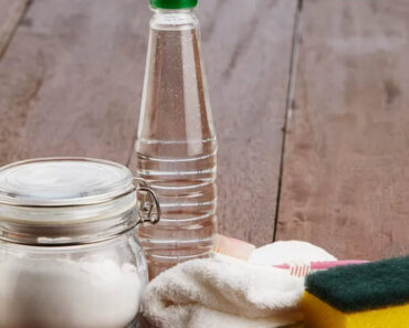 Use Vinegar And Salt To Improve The Air Quality At Home